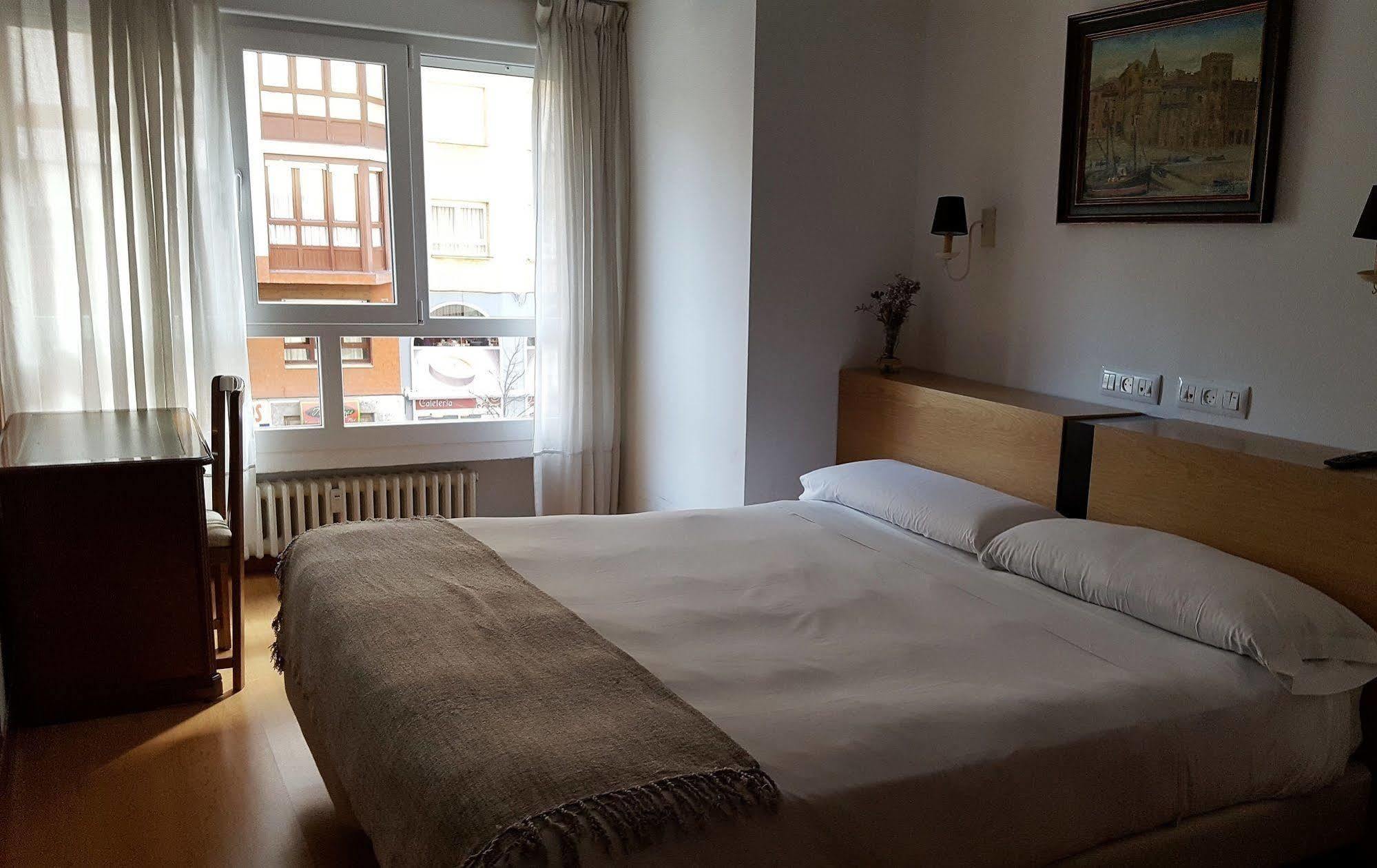 Hostel Costa Gijón Exteriör bild